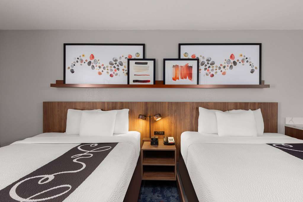 La Quinta Inn & Suites by Wyndham Knoxville Papermill - photo 25