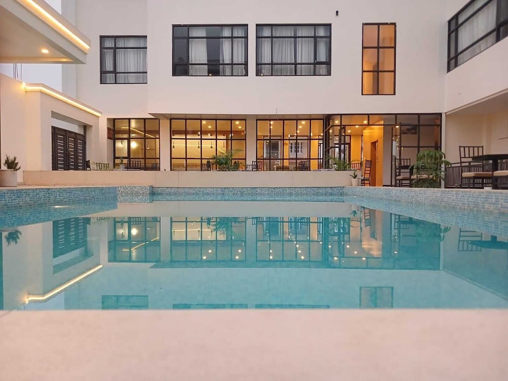 Hotel Gulmohar — 4-Star Luxury Hotel in Bharatpur, Nepal