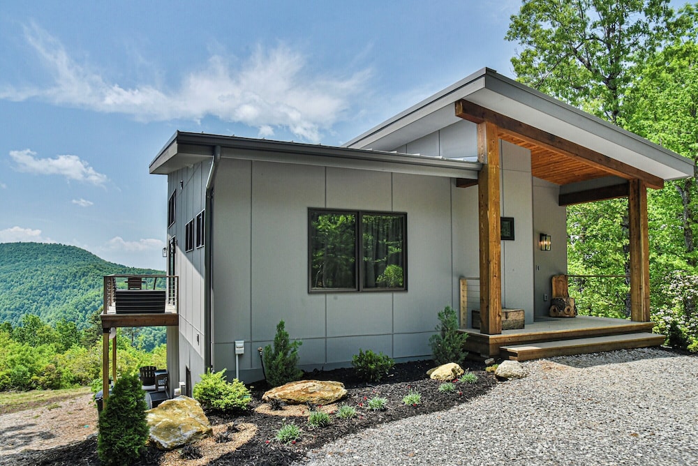 High Cliffs in Black Mountain, United States