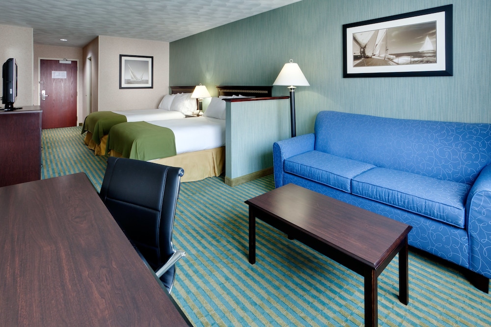Holiday Inn Express and Suites by IHG - photo 5