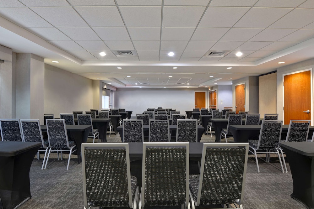 Hampton Suites Birmingham Hoover - photo 41