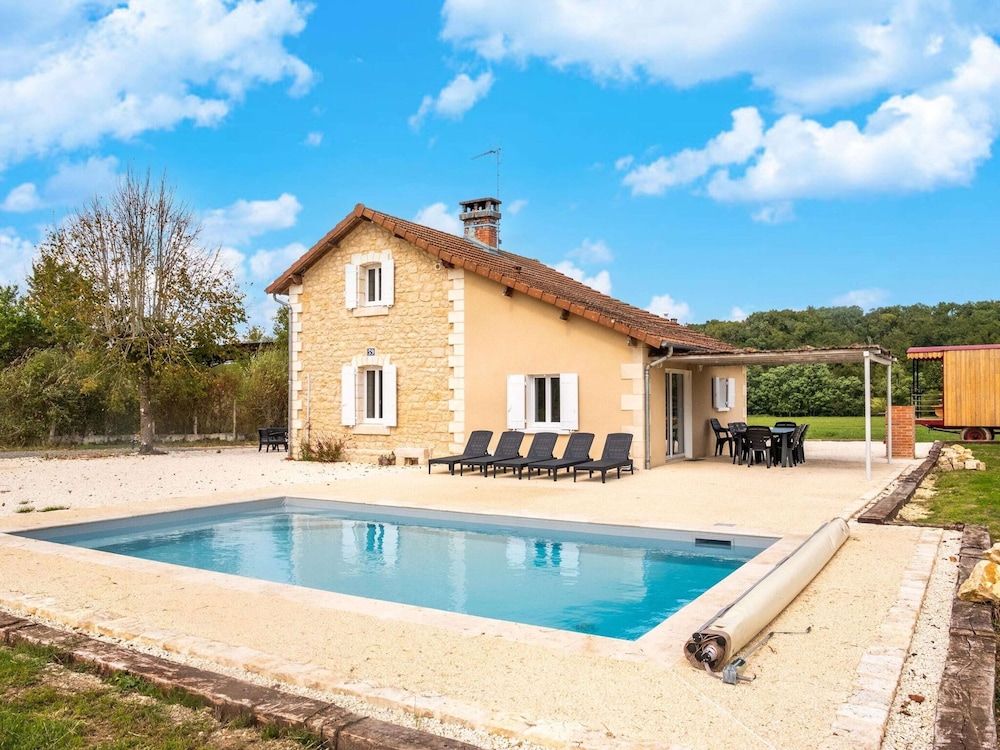 Charming Holiday Home With Private Pool — 4-Star Luxury Hotel in Hautefort, France