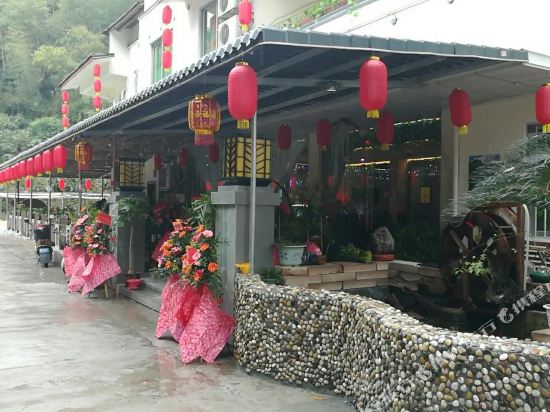 Fengcai Danxia Inn in Renhua, People's Republic of China