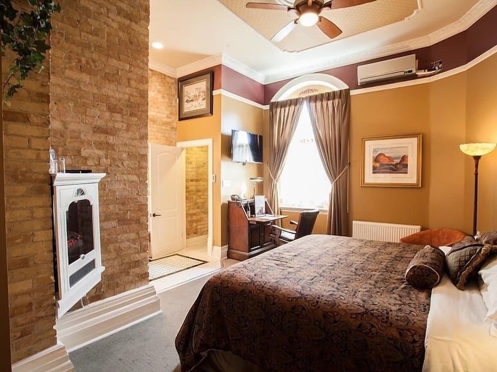 Clocktower Inn — London — photo 2