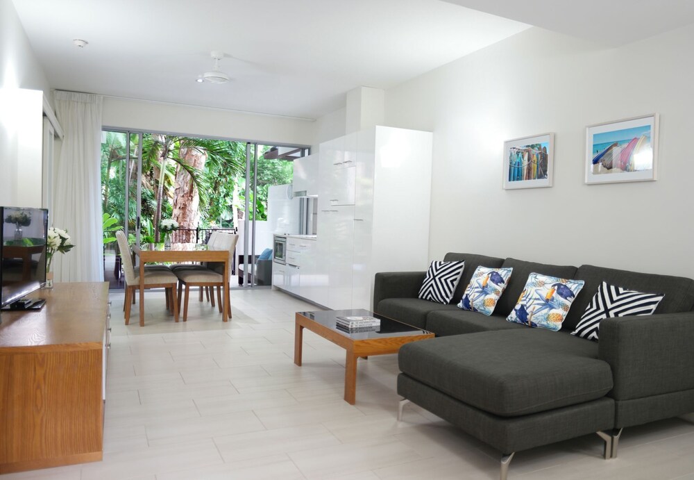 Drift Private Apartment 2109 — 4-Star Luxury Hotel in Palm Cove, Australia
