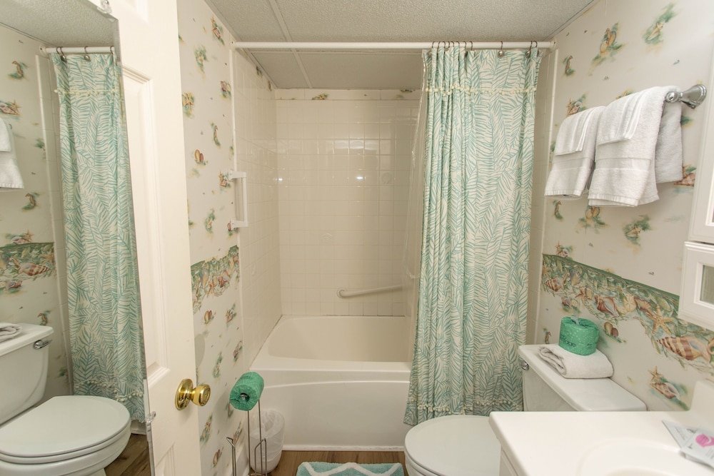 Royal Garden Resort 401 3 Bedroom Condo by Redawning - photo 20