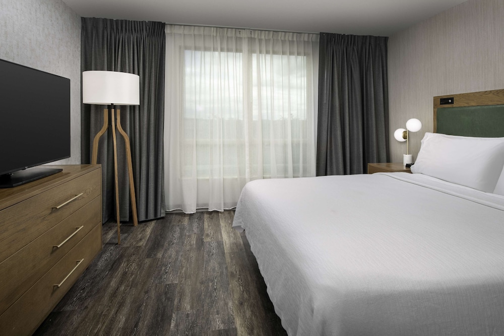 Embassy Suites by Hilton Dulles North Loudoun - photo 9