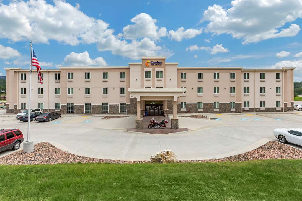Comfort Inn & Suites Near Mt. Rushmore - carbon neutral hotel in Hill