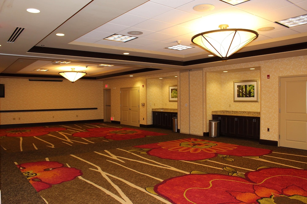 Hilton Garden Inn Clovis - photo 21