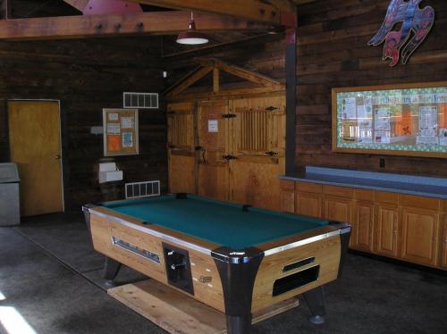 Mount Vernon Camping Resort Studio Cabin 4 - photo 10
