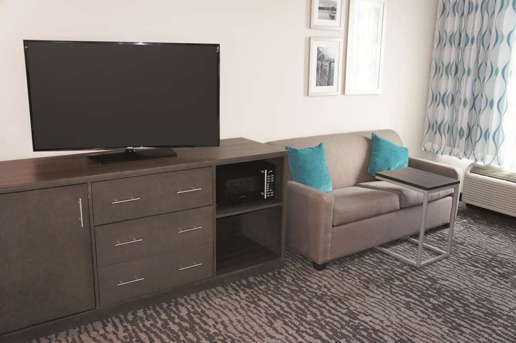 La Quinta Inn & Suites by Wyndham Chattanooga Lookout Mtn - photo 17