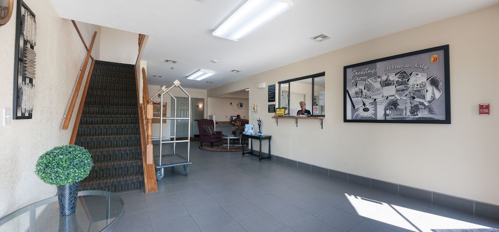 Super 8 by Wyndham Arkansas City KS - photo 3