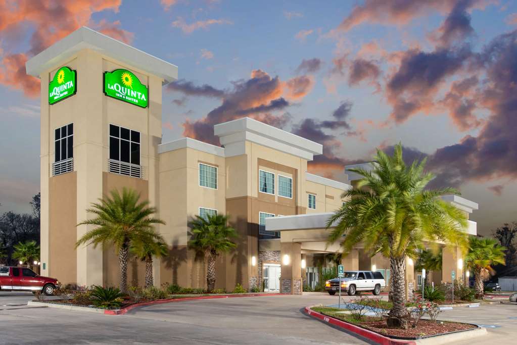 La Quinta Inn & Suites by Wyndham Lake Charles Westlake - photo 3