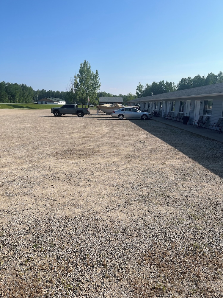 Lakeroad Lodge Motel And Charters 22168792 — Baudette