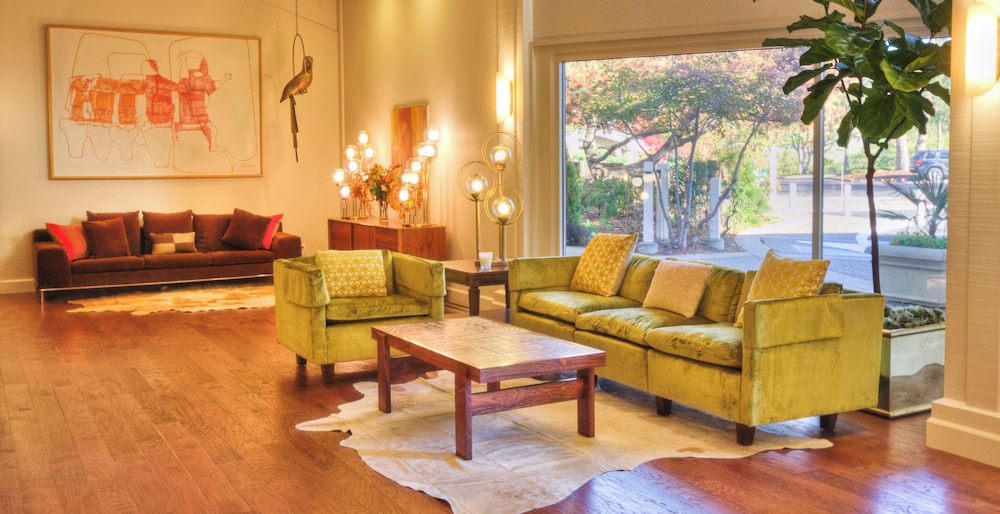 Ashland Hills Hotel & Suites - photo 9