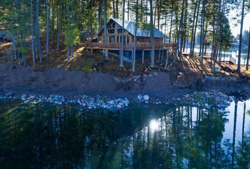 Deer Island - carbon neutral hotel in Bigfork