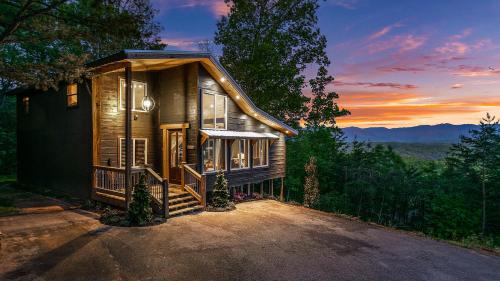 Smoky Mountain tranquility Hot Tub 560 FREE tickets each paid day — hotel in Sevierville