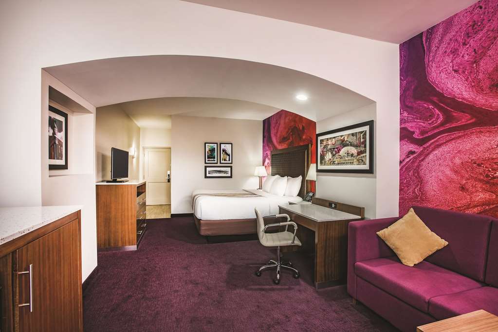 La Quinta Inn & Suites by Wyndham Chambersburg - photo 11