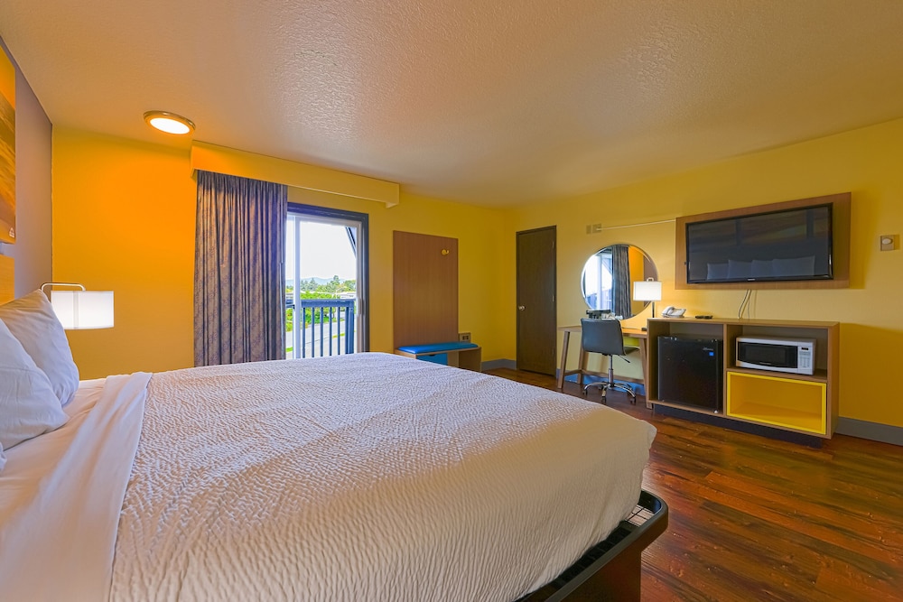 Coastal Inn by OYO Lincoln City Oregon Coast Hwy - photo 24