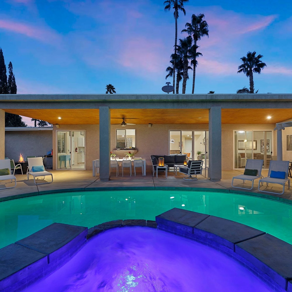 The Palms Pool And Pet Friendly in Palm Springs, United States
