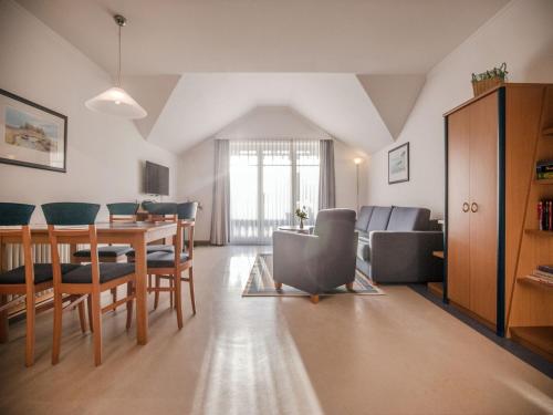 Dünenpark Binz Komfort Ferienwohnung mit 1 Schlafzimmer und Balkon im Dachgeschoss 306 — 4-Star Luxury Hotel in Ostseebad Binz, Germany