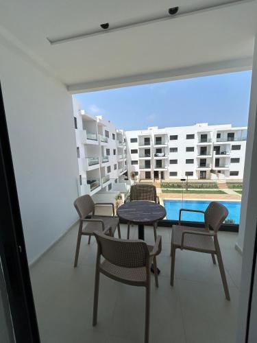 Martil Rmilate Garden H 5 6 vue sur la piscine — 4-Star Luxury Hotel in Martil, Morocco