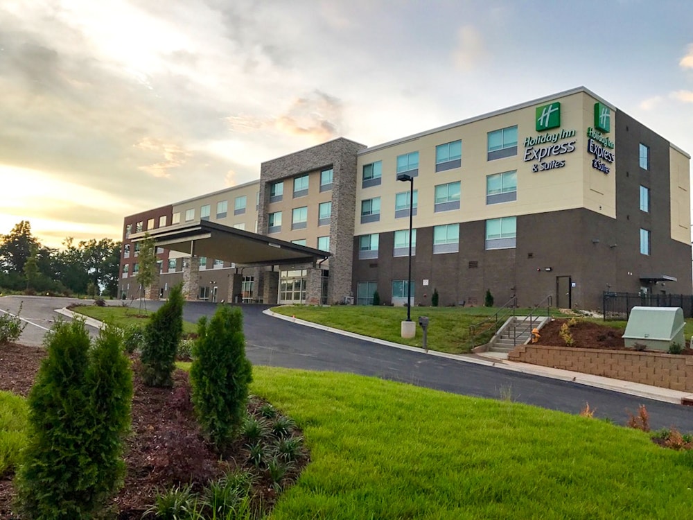 Holiday Inn Express & Suites Charlotte NE University Area by IHG - photo 59