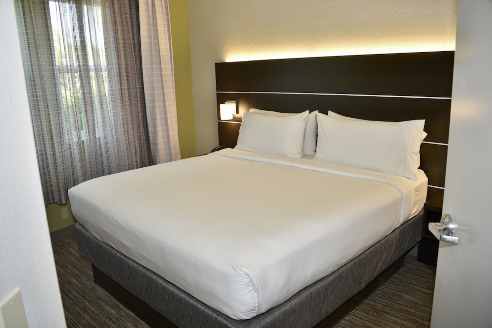 Holiday Inn Express Windsor Sonoma Wine Country by IHG - photo 4