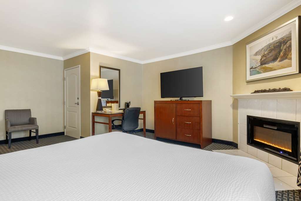 Best Western Plus Marina Shores Hotel - photo 40