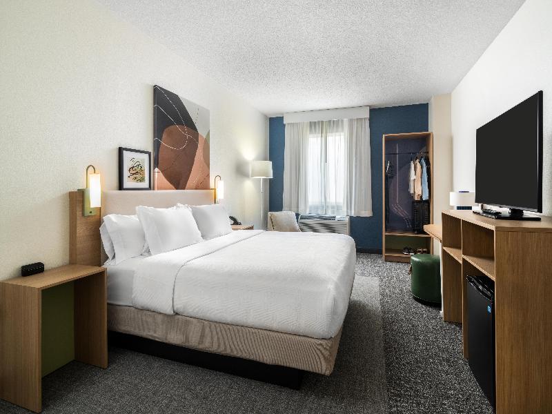 Spark by Hilton Palatine Arlington Heights pet-friendly hotel Palatine
