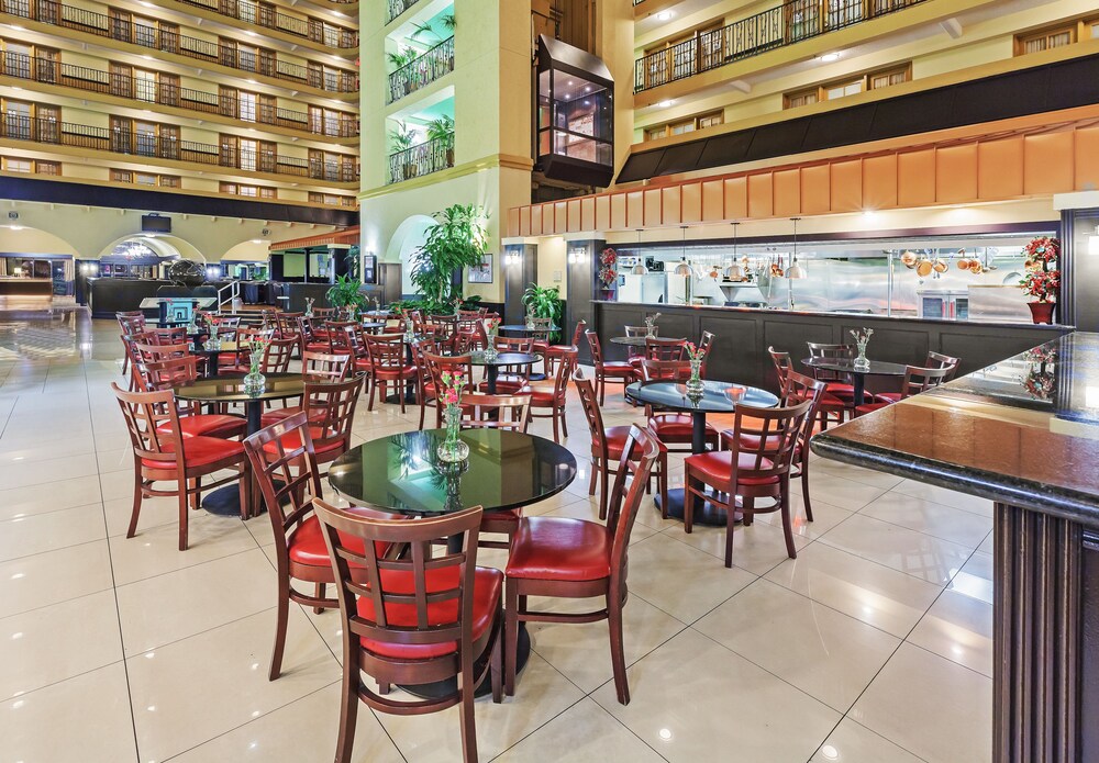 Crowne Plaza Suites Houston Near Sugar Land - photo 35