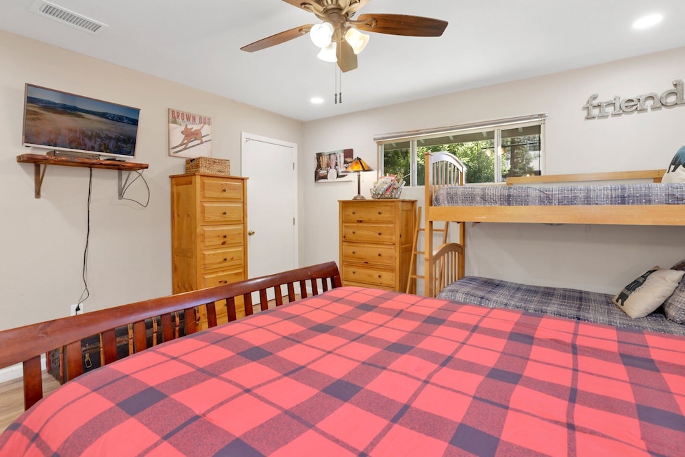 Cozy up to Summit 1651 by Big Bear Vacations — Big Bear Lake — photo 2