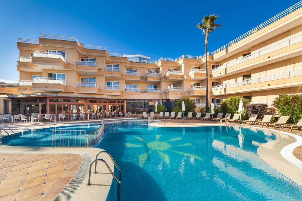 Mandisur Apartments — 4-Star Luxury Hotel in Manacor, Spain