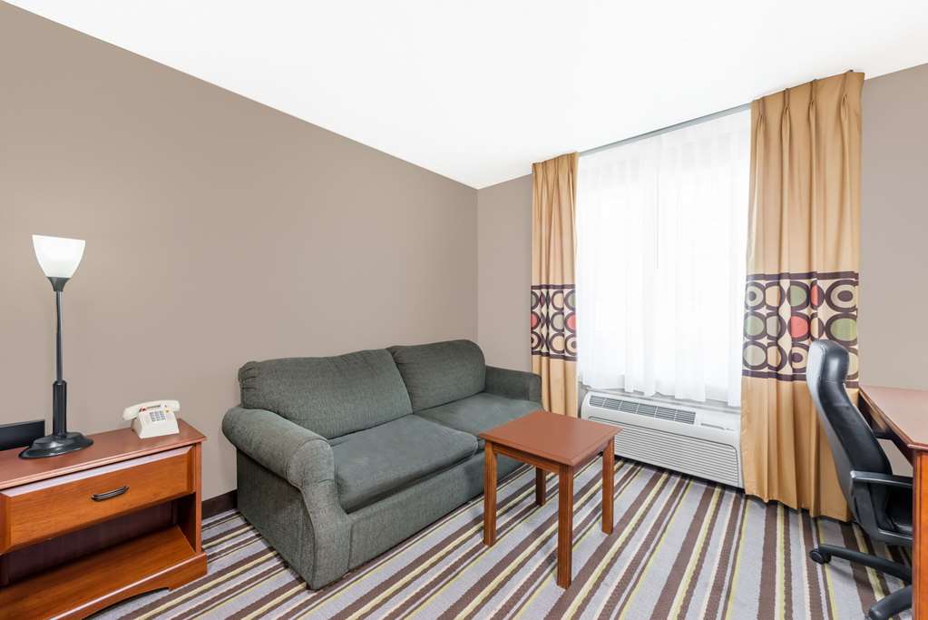 Super 8 by Wyndham Bolivar - photo 13