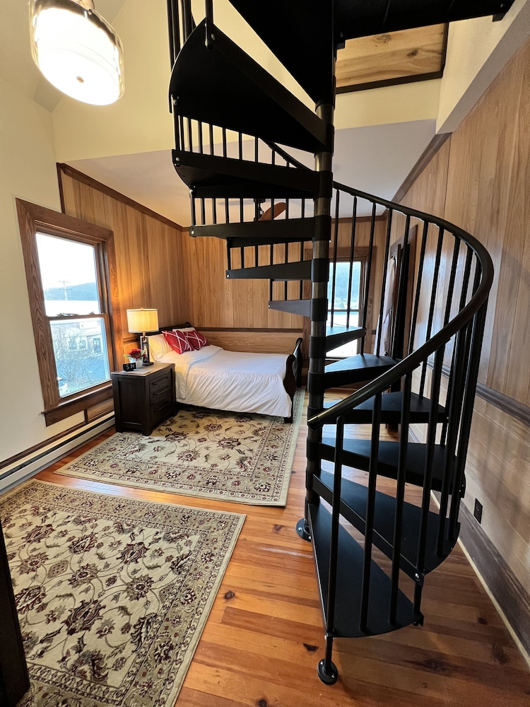 Monterey Inn - photo 14