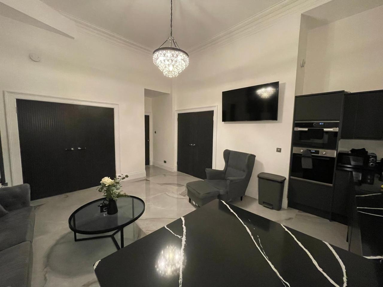 Royal Mile Apartment 2bedroom — 4-Star Luxury Hotel in Edinburgh, United Kingdom