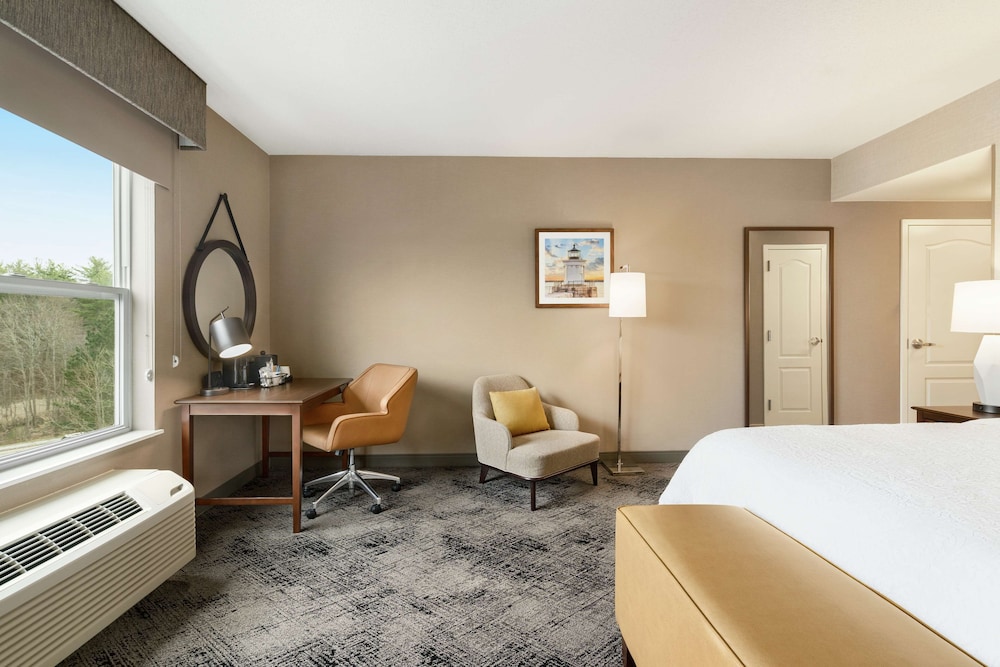 Hampton Inn & Suites Exeter - photo 10