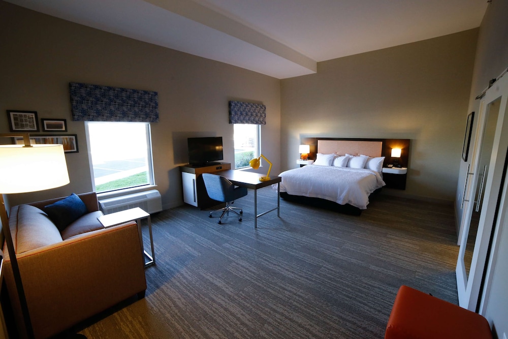 Hampton Inn & Suites Forest City - photo 17
