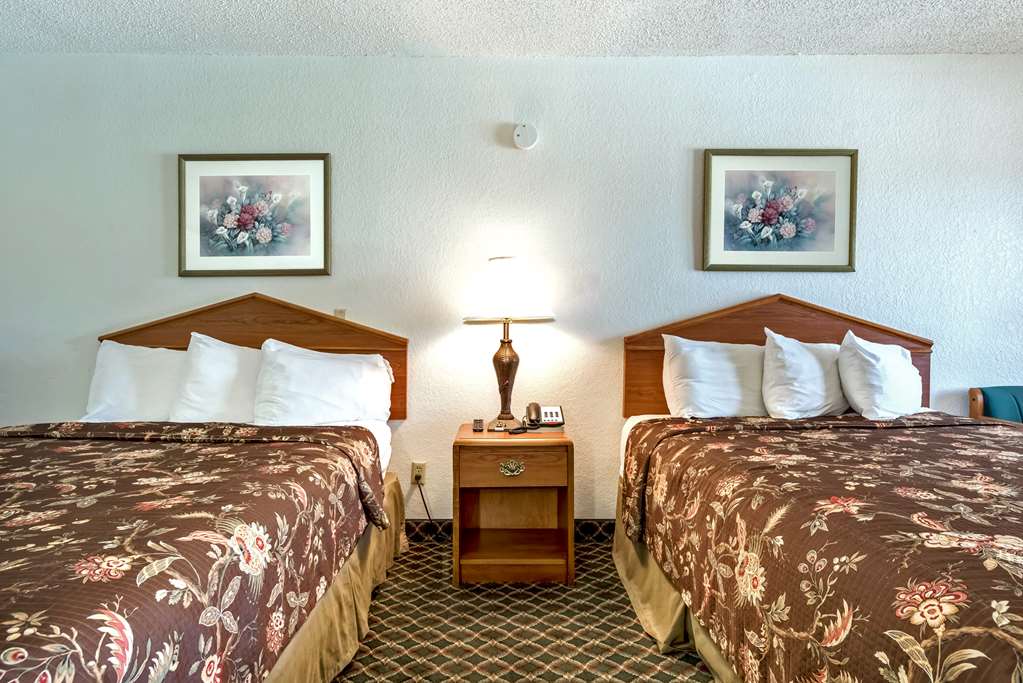 Americas Best Value Inn Paris - photo 15