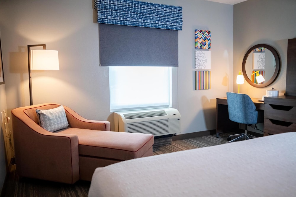 Hampton Inn Gonzales - photo 7