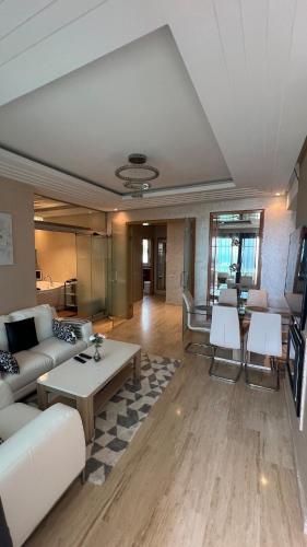 Superbe appartement vue sur mer jacuzzi — 4-Star Luxury Hotel in Tangier, Morocco