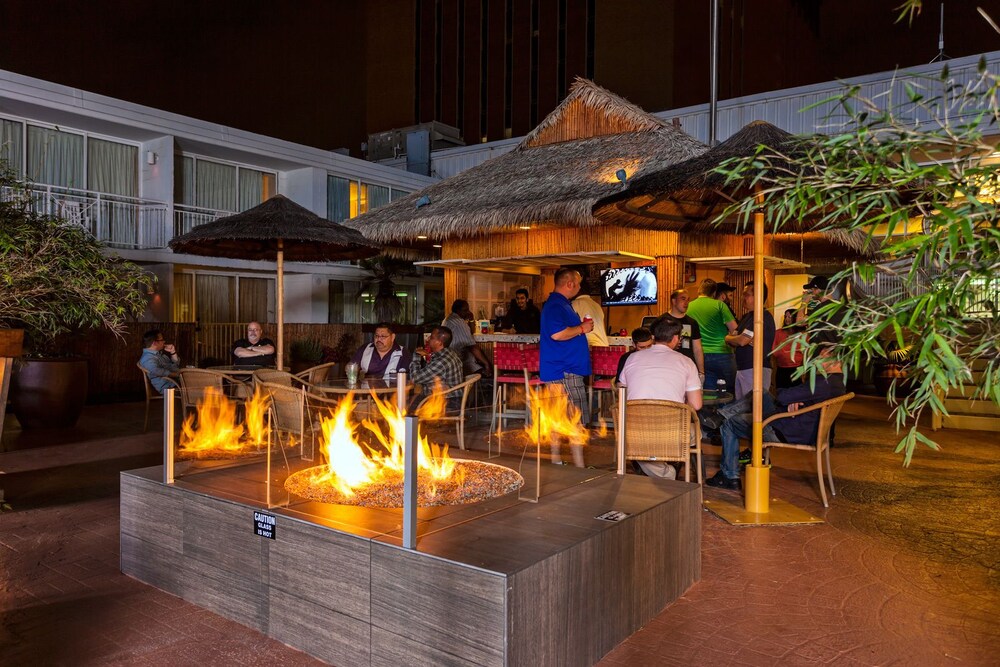 El Tropicano Riverwalk Hotel - photo 23