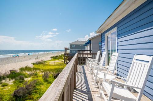 Mead Us At The Beach by Oak Island Accommodations - photo 11