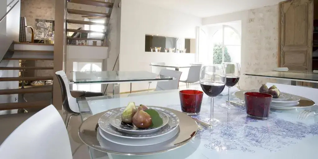 Des Francs Garcons — hotel in Burie