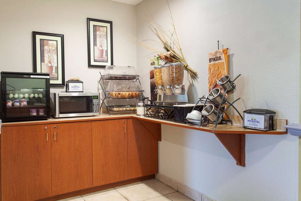 Microtel Inn & Suites by Wyndham Lady Lake The Villages - photo 19