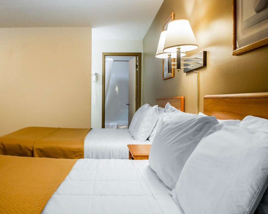 Econo Lodge Elkhart North - photo 12