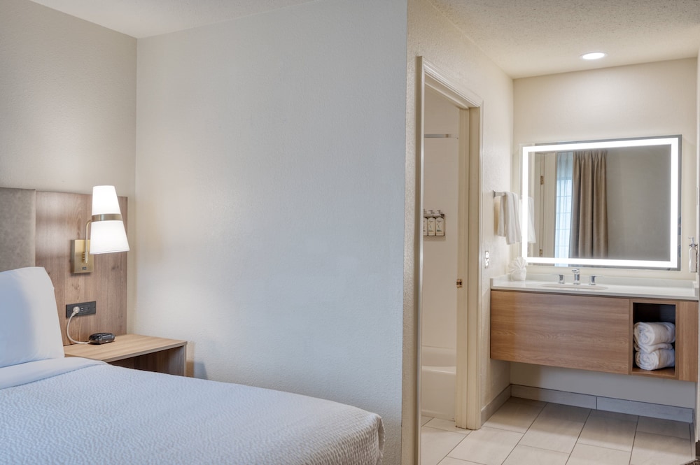 Staybridge Suites Allentown Bethlehem Airport by IHG - photo 27