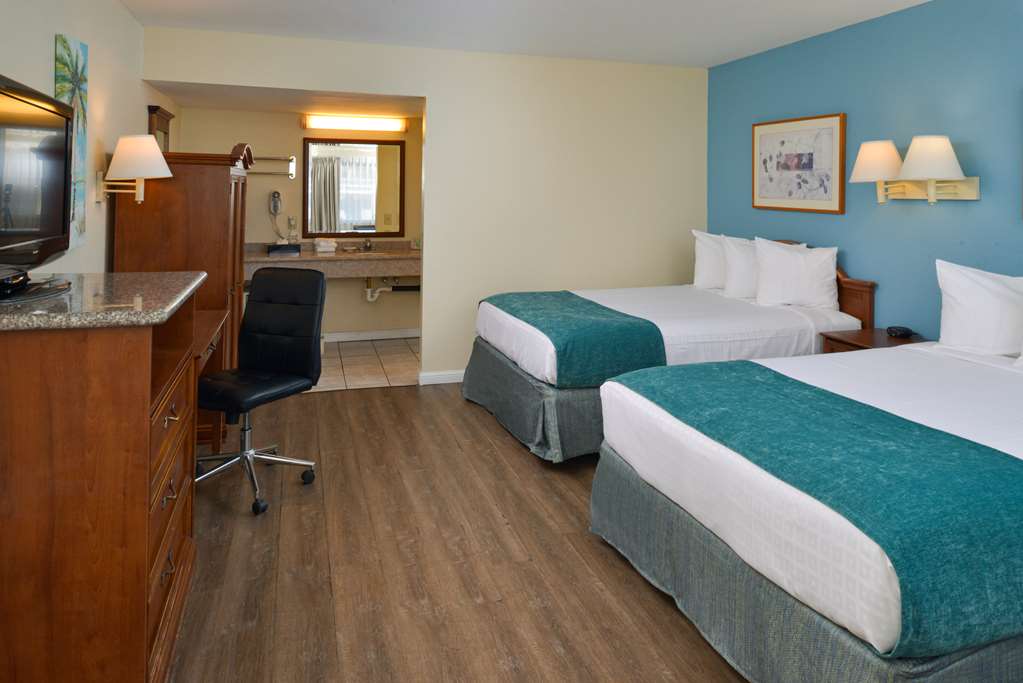 Edgewater Inn And Suites - photo 10