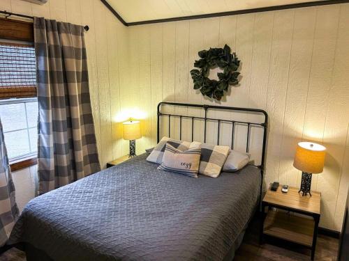 Lakefront Cabin The Willows 11 18272527 — Mead