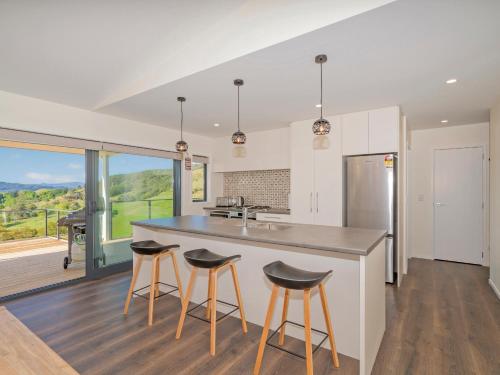 Peace and Paradise Whitianga Holiday Home — 4-Star Luxury Hotel in Whitianga, New Zealand